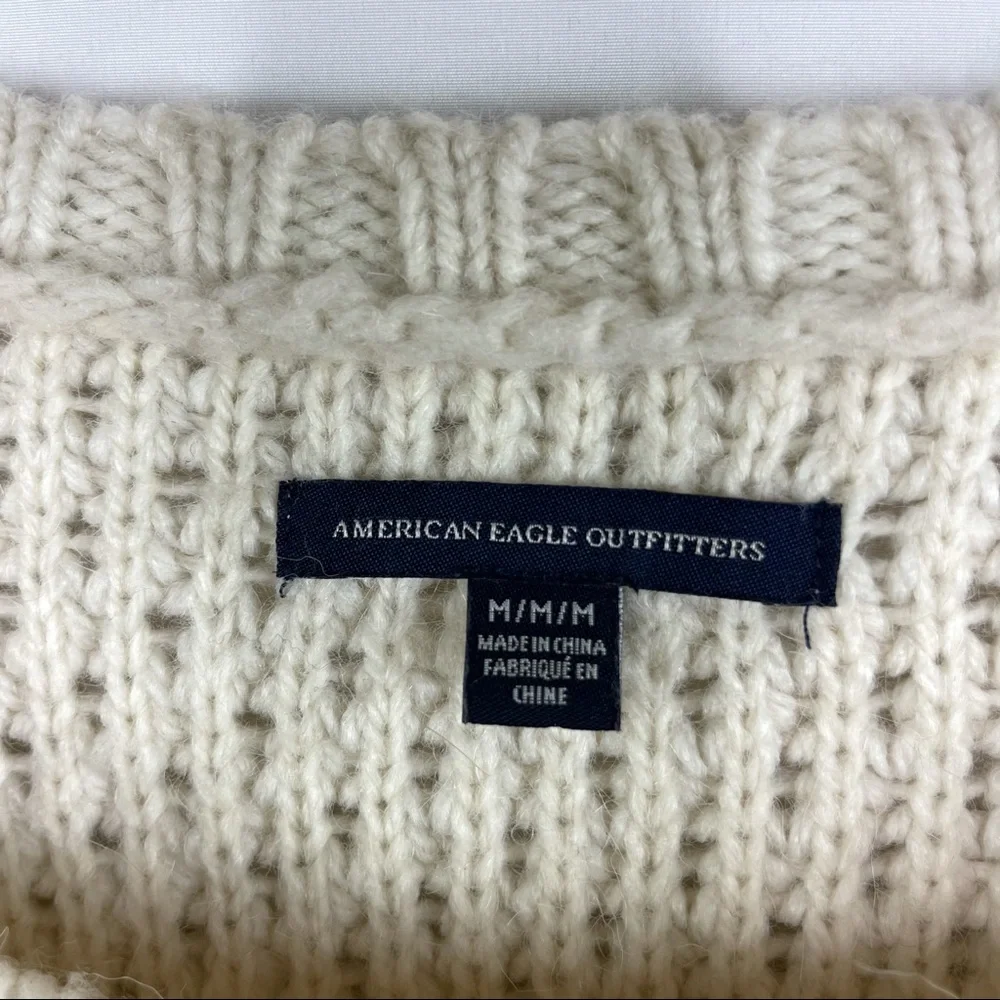 American Eagle Crewneck Sweater Cream Ivory Knit Fluffy Soft Medium - Picture 10 of 11